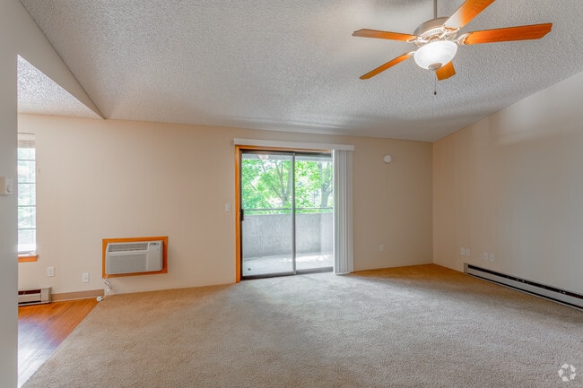 2BR, 2BA - 984 SF