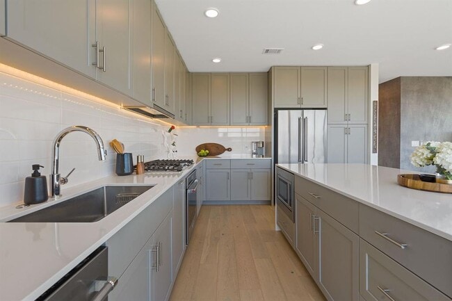 Photo - 1600 S 1st St Unit 402