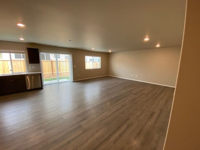 Photo - Spacious, modern 5-bed, 2.75-bath in sought-after Daisy Crossing Community in Sultan