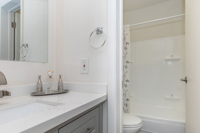 Studio 710 Apartments