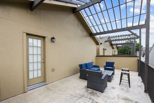 Photo - 2120 Genesee St