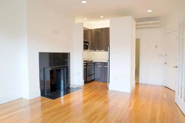 Photo - 254 Newbury St