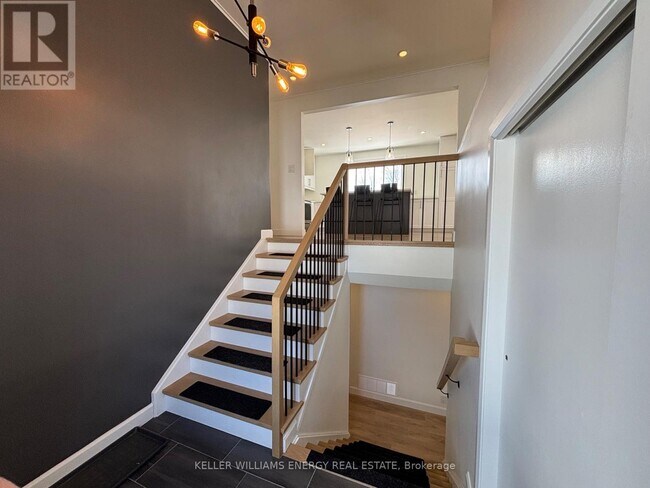 Photo - 497 Wellington Main St