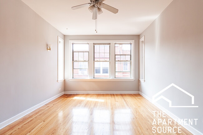 Building Photo - 561 W Aldine Ave Unit 3N