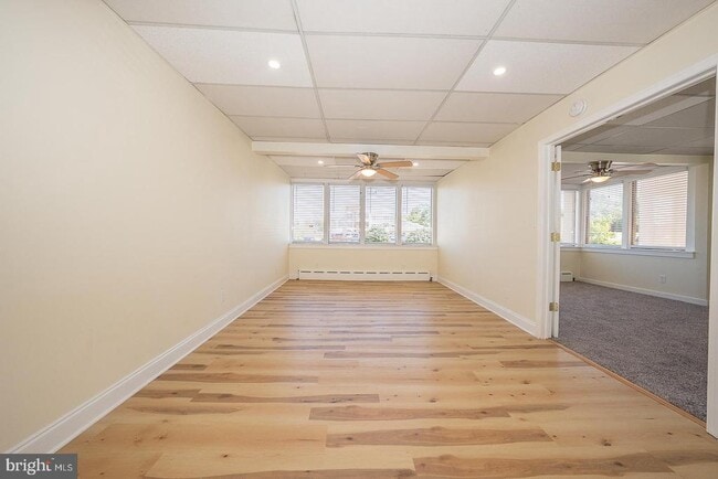 Building Photo - 1 S Valley Rd Unit 201 Rental