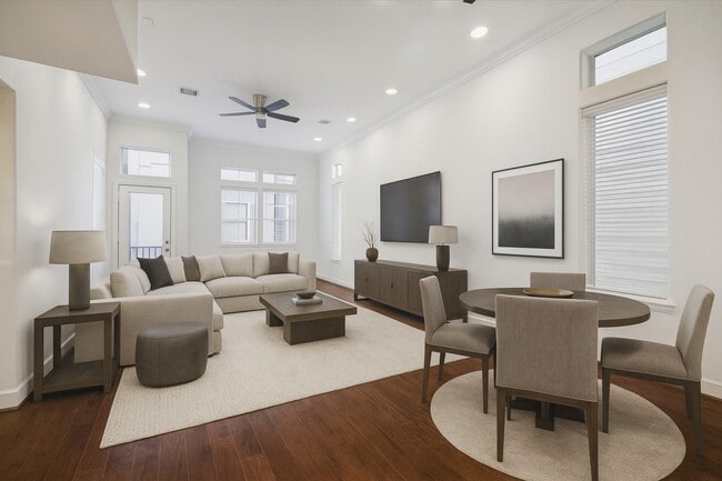 Photo - 405 N Nagle St