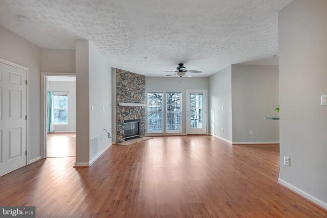 Building Photo - 2400 Chestnut Terrace Ct Unit 203