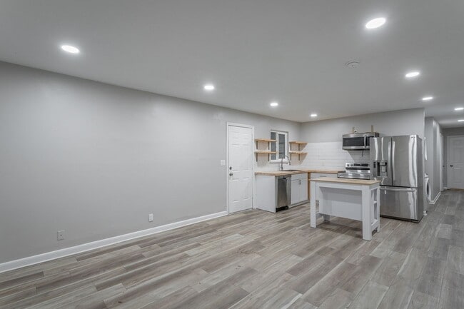 Photo - 392-394 Booth Rd Unidad 394