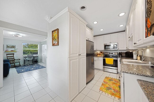 Photo - 2835 SW 13th St Unit 201