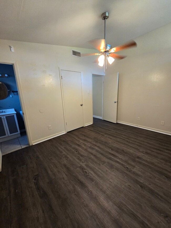 Photo - 3 bedroom 1.5 bathroom--Shady Grove Neighb...