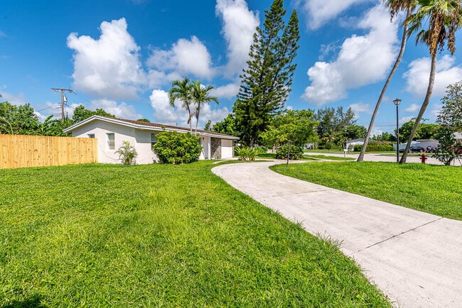 314 E Gateway Blvd