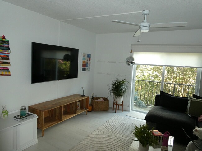 Building Photo - 6709 N Kendall Dr Unit Villas of Pinecrest