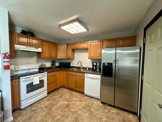 2416 Towne House Dr NE