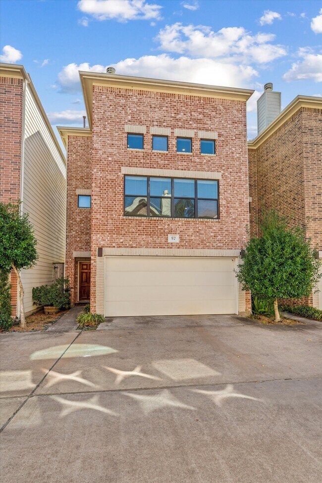 Photo - 650 Westcross St