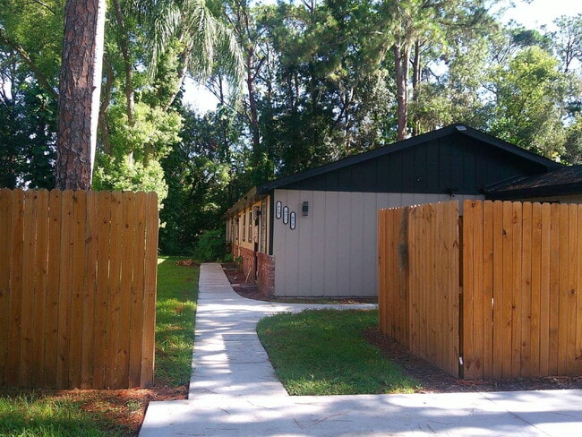 Building Photo - Adorable updated 2 bedroom 1 bath Unit in ... Rental