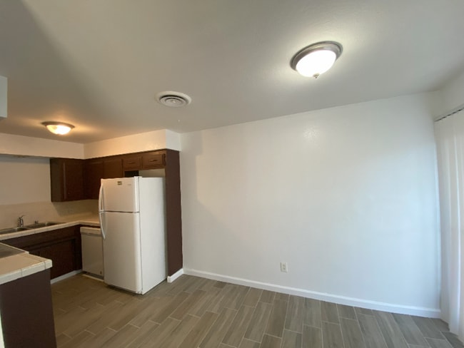 Photo - 4417 Parkwood Ct Unit B