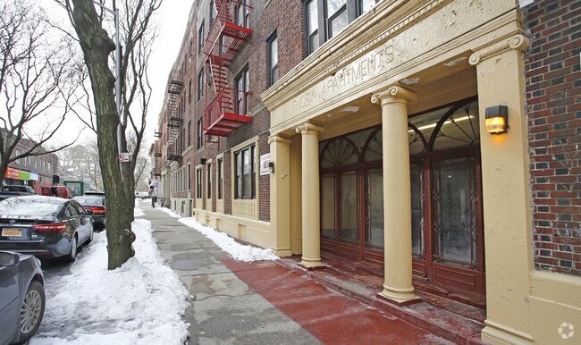 Photo - 608 Rugby Road