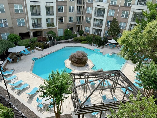 Piscina - 390 17th St NW Unidad #5027