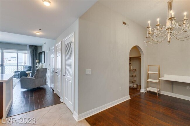 Photo - WELCOME TO LUXURY LIVING AT THE OGDEN HIGH... Unidad 1706