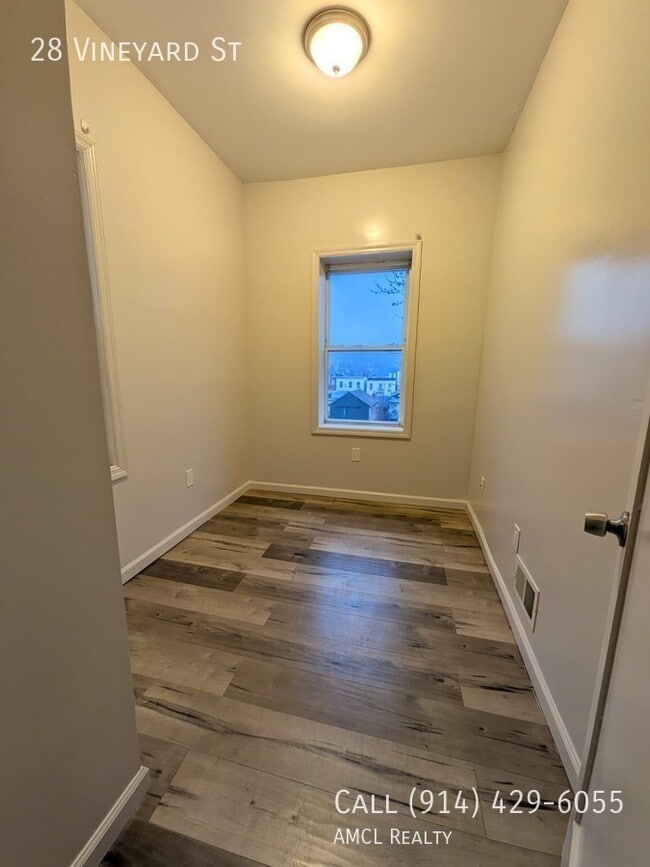 Photo - 28 Vineyard Ave