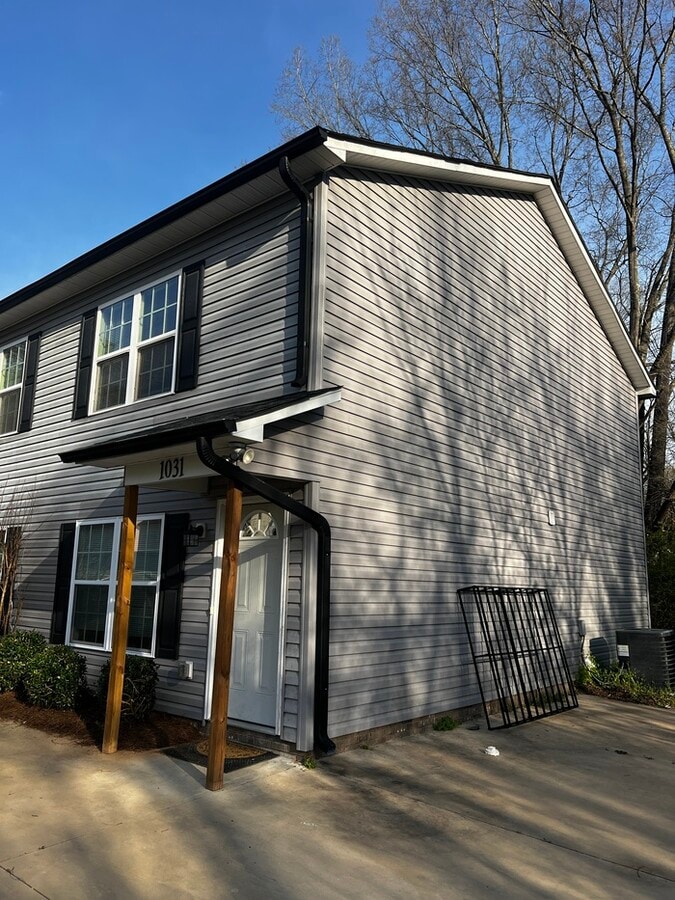 Photo - 1031 Virginia St