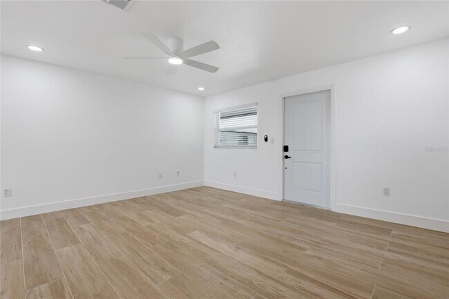 Photo - 4460 Oakley St