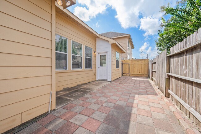 8922 Cedar Mound Ln