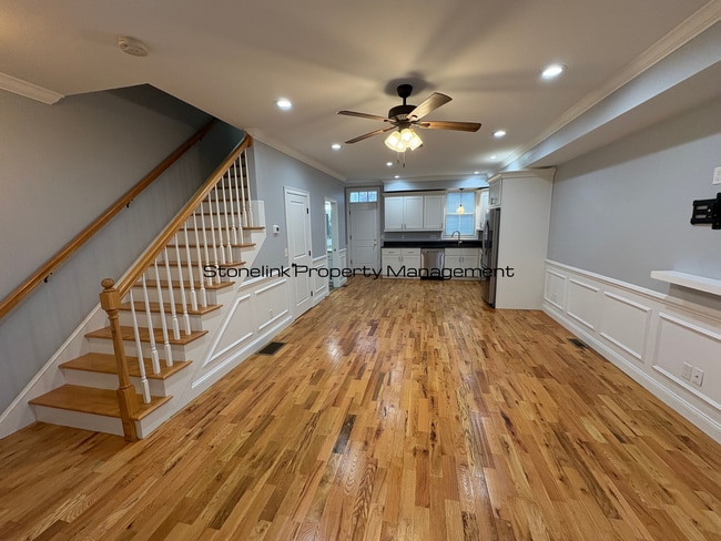 Building Photo - 110 Hudson St Unit 2