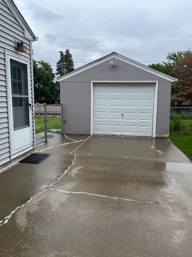 Photo - 2 Bed/1 Bath Rental Home!