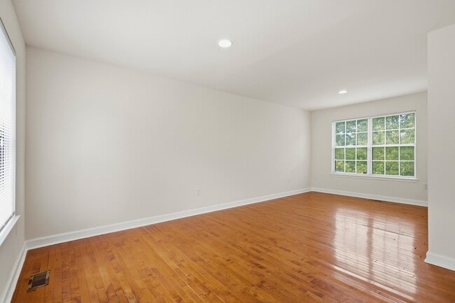 7705 Seans Terrace
