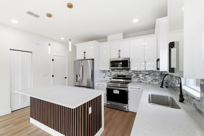 Photo - 3614 Temple St