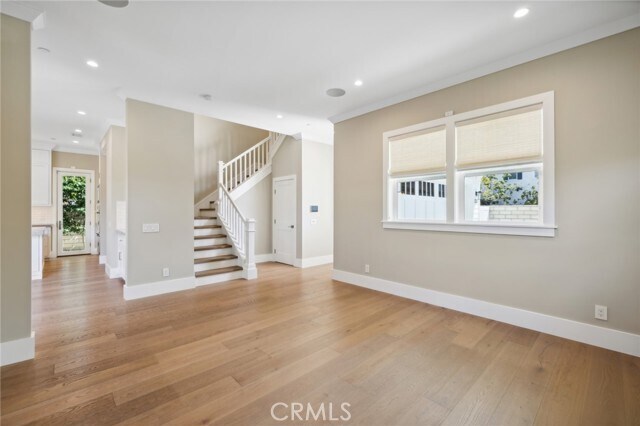 Photo - 326 E 16th St