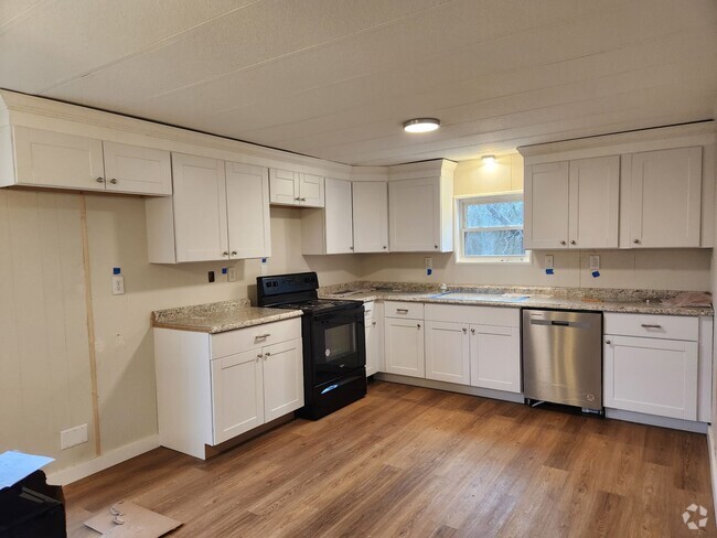 Building Photo - Fully renovated 3 bedroom 2 bath DoubleWid... Rental