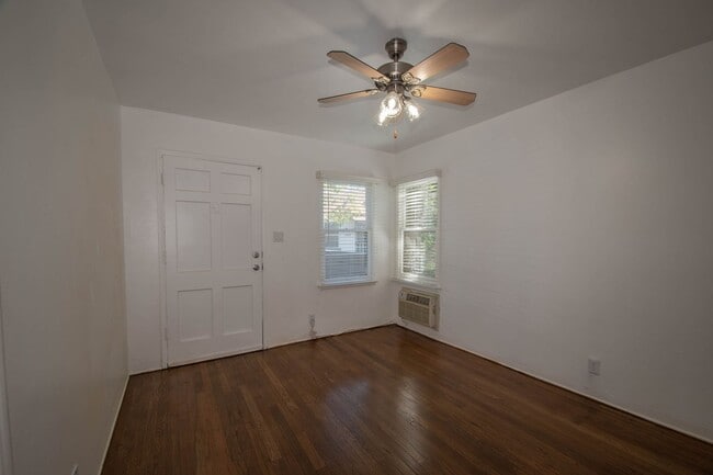 Photo - 14229 Victory Blvd Unit 14233.5