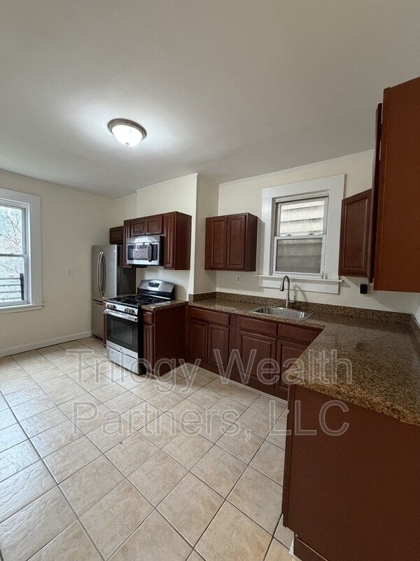 Building Photo - 58 S 13th St Unit Apt 2