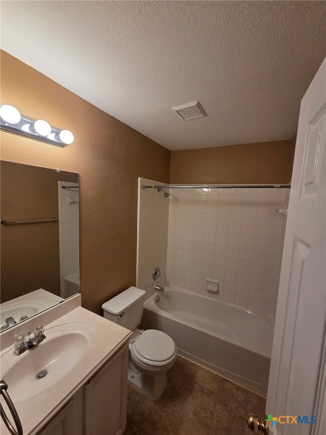 Photo - 1120 Ascot St