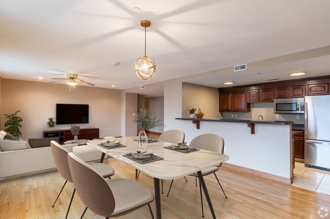 Photo - Stratford House