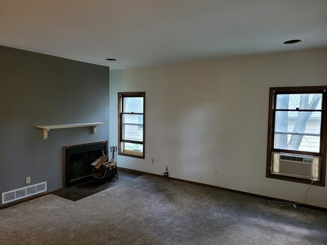 Building Photo - 2416 25th Ave S Unit 2 Rental