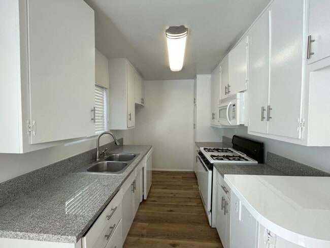 Photo - 6632 Darby Ave