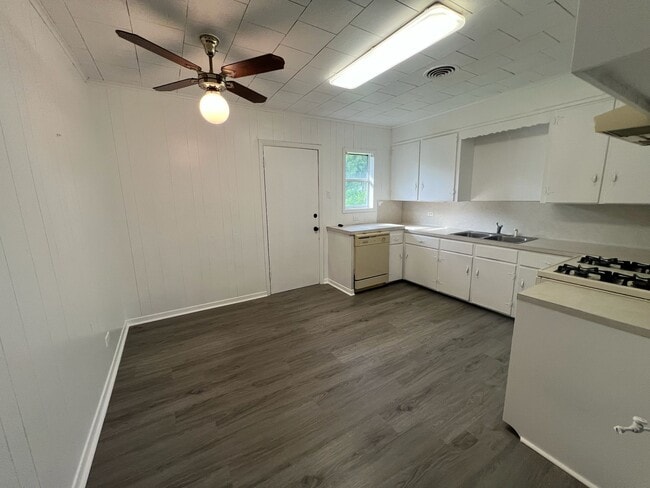 Photo - 5985 Smith St