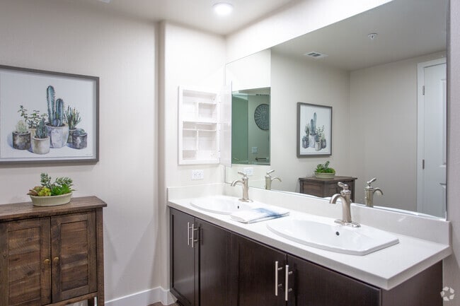 1BR, 1BA-790 SF