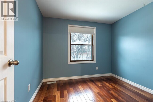 Photo - 598 Mapledale Ave