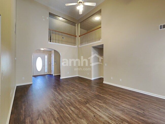 Photo - 532 Halley Way