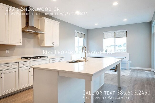 Photo - 199 E Shorewood Dr