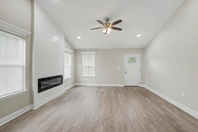 Photo - 37 Haida Trail