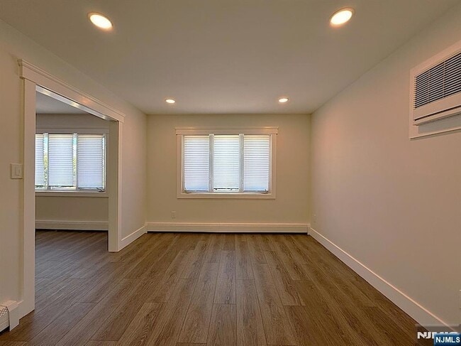 Photo - 682 Valley Brook Ave