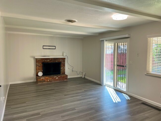 Photo - 6626 50th St