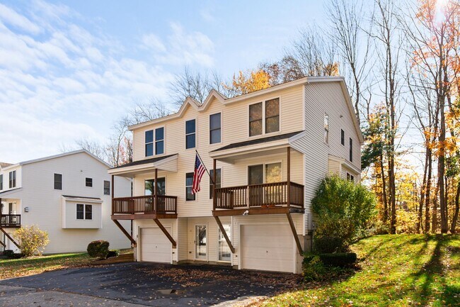 Dúplex - 36 Chandler Ln