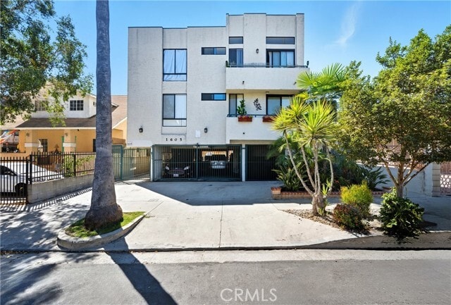 Building Photo - 1605 Winona Blvd Unit 104 Rental