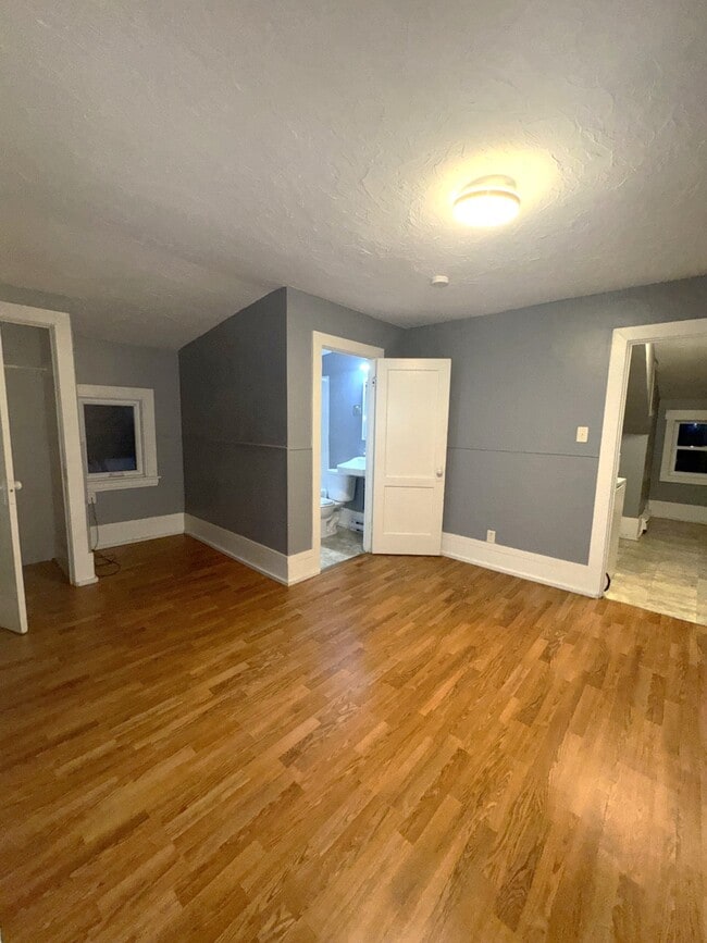 Photo - 385 Lutz St Unit 5